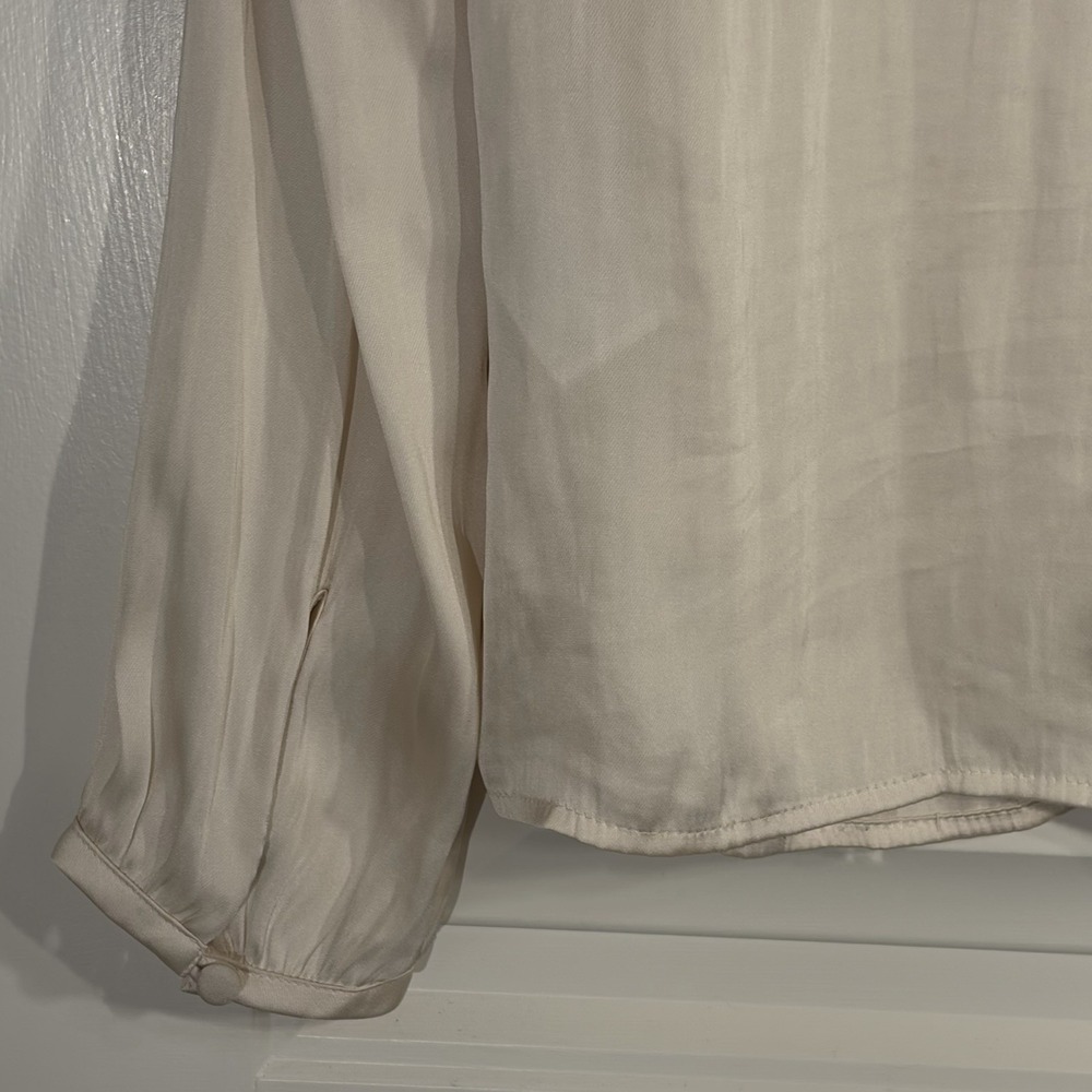 Banana Republic Ivory Satin Long Sleeve V-Neck Blouse Small - Picture 6 of 7